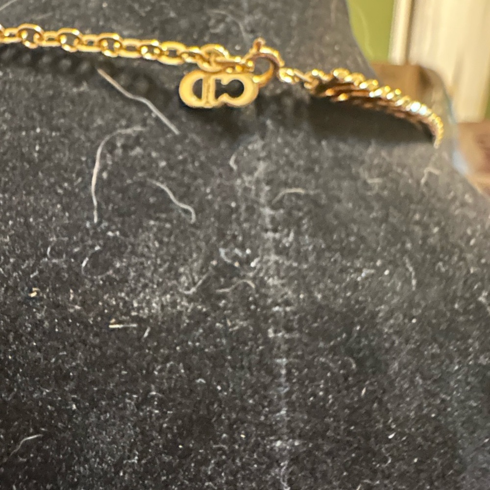 Christian Dior Gold Tone V Pendant Necklace w/ Rhinestones rare 1970’s vintage - Picture 3 of 7